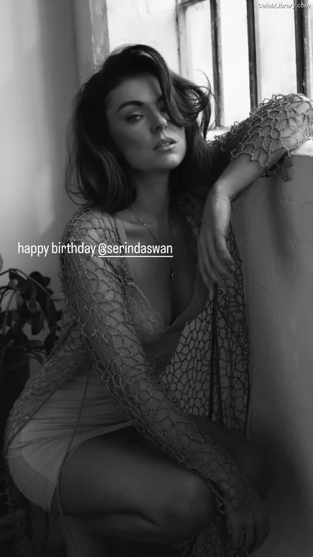 Serinda Swan photo 4 of 200