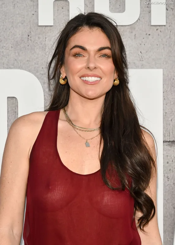 Serinda Swan photo 20 of 200