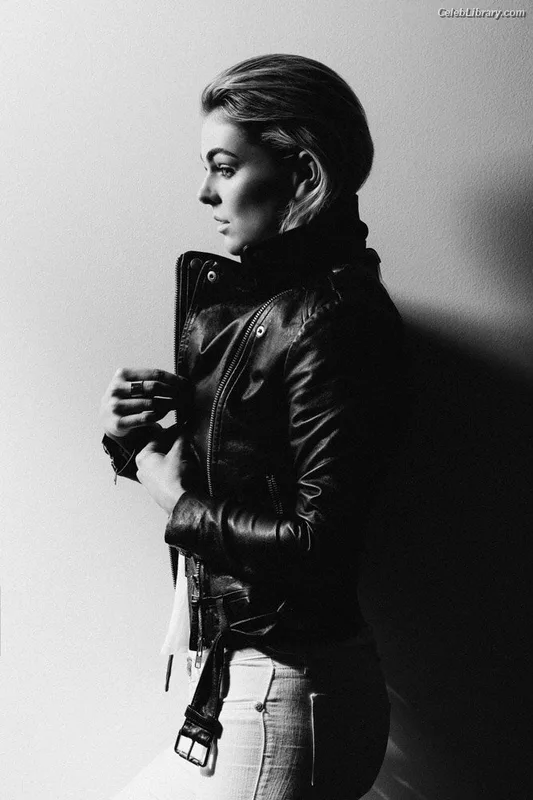 Serinda Swan photo 8 of 200