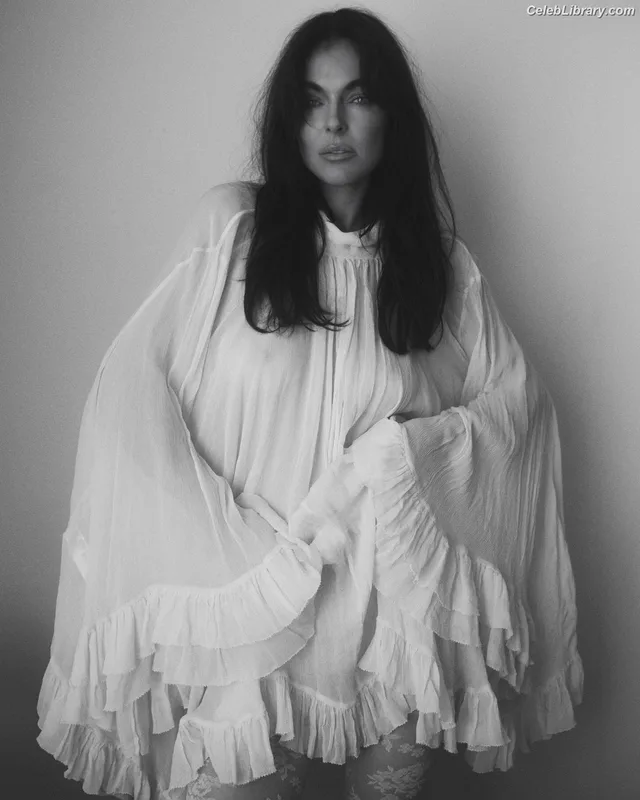 Serinda Swan photo 13 of 200