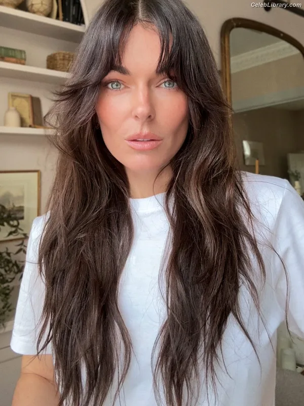 Serinda Swan photo 3 of 200