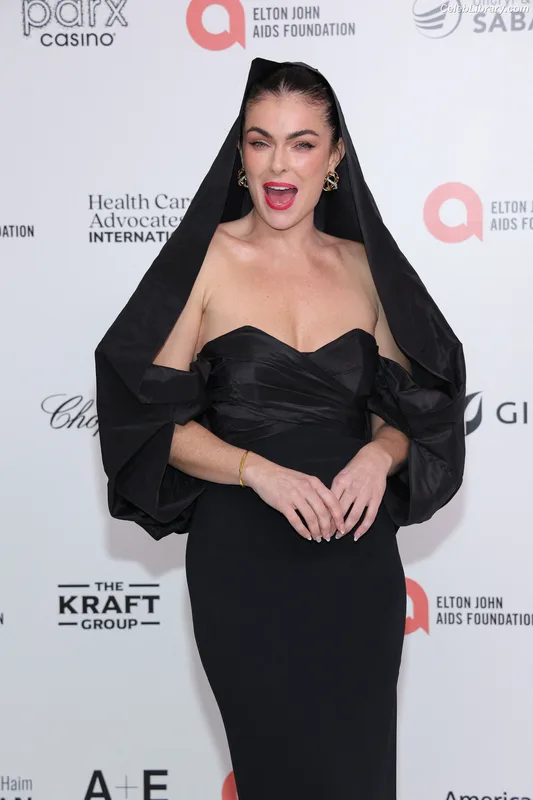 Serinda Swan photo 3 of 200