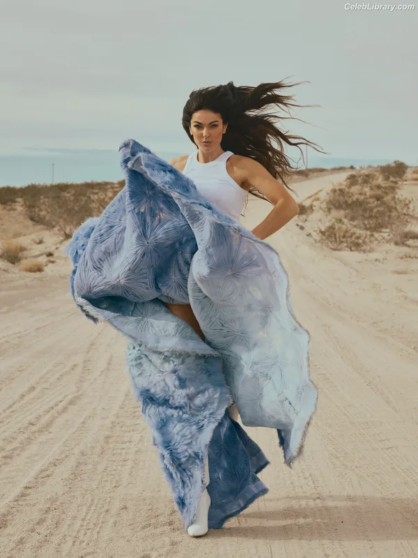 Serinda Swan photo 6 of 200