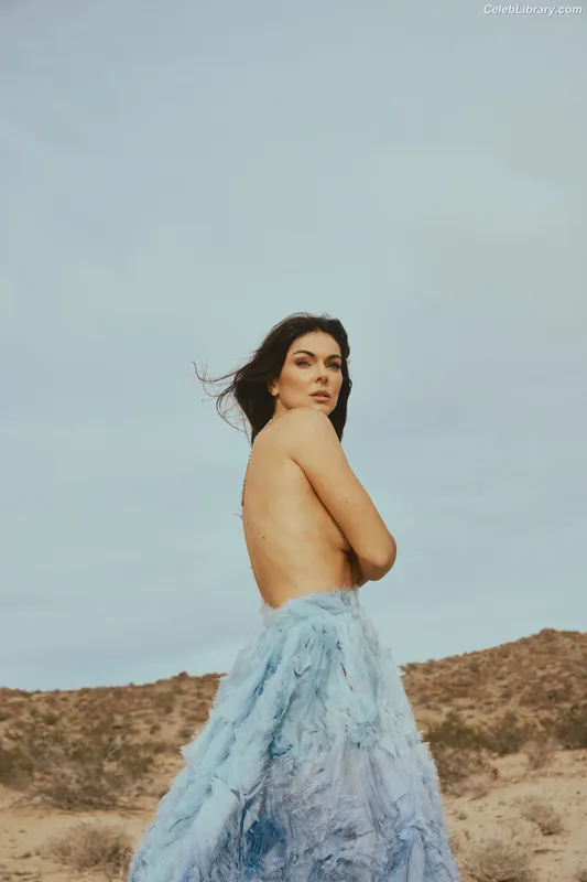 Serinda Swan photo 7 of 200