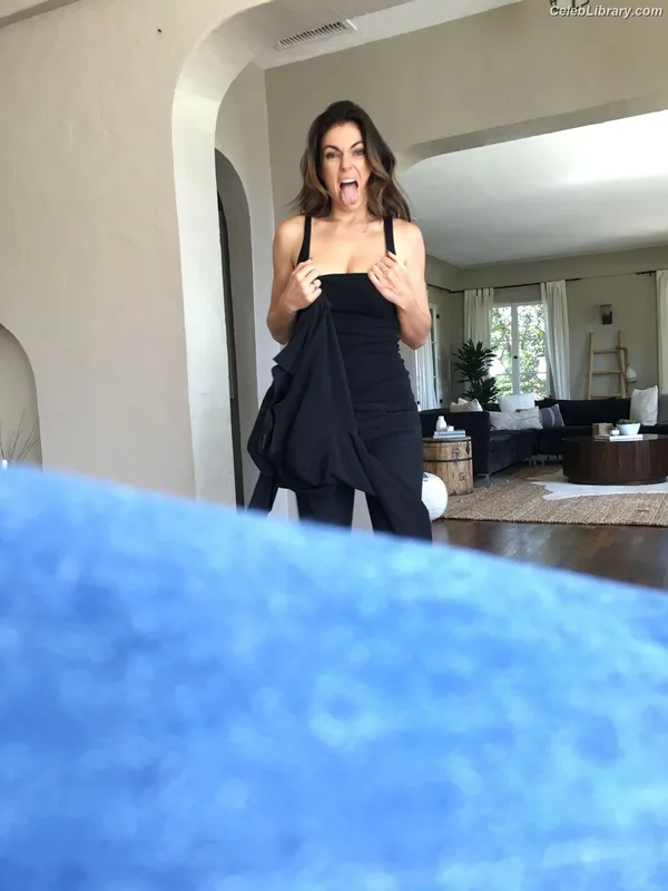 Serinda Swan photo 13 of 200
