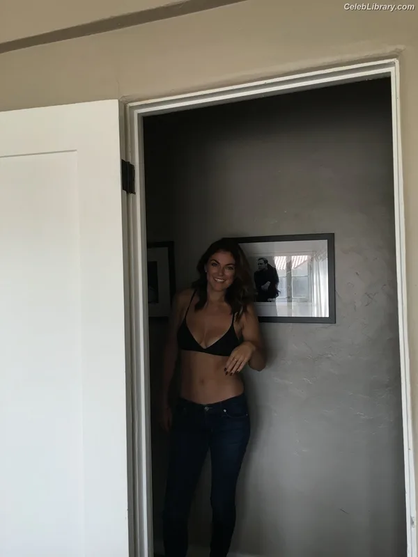 Serinda Swan photo 24 of 200