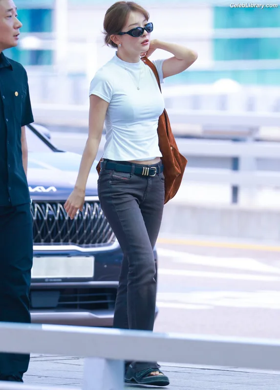 Seulgi (Red Velvet) photo 5 of 24