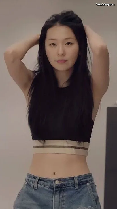 Seulgi (Red Velvet) photo 8 of 24
