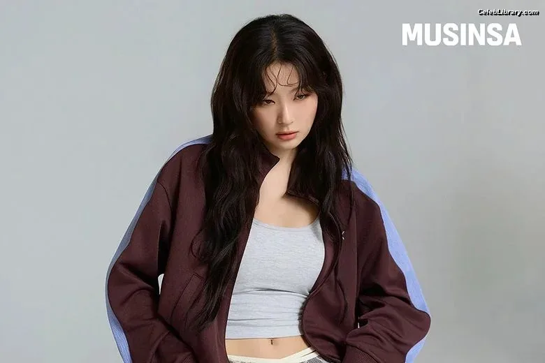 Seulgi (Red Velvet) photo 9 of 24