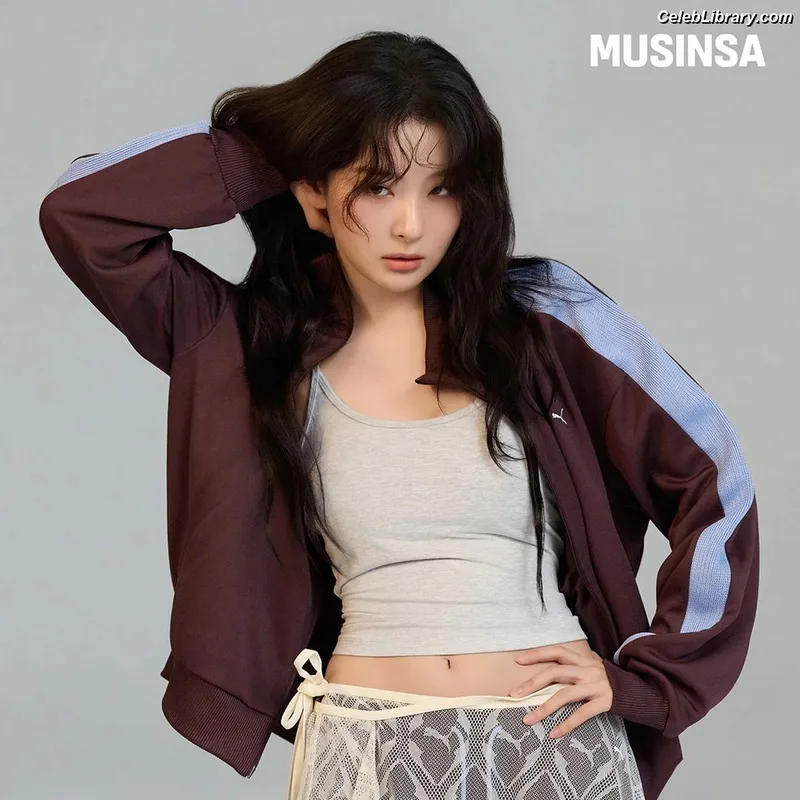 Seulgi (Red Velvet) photo 10 of 24