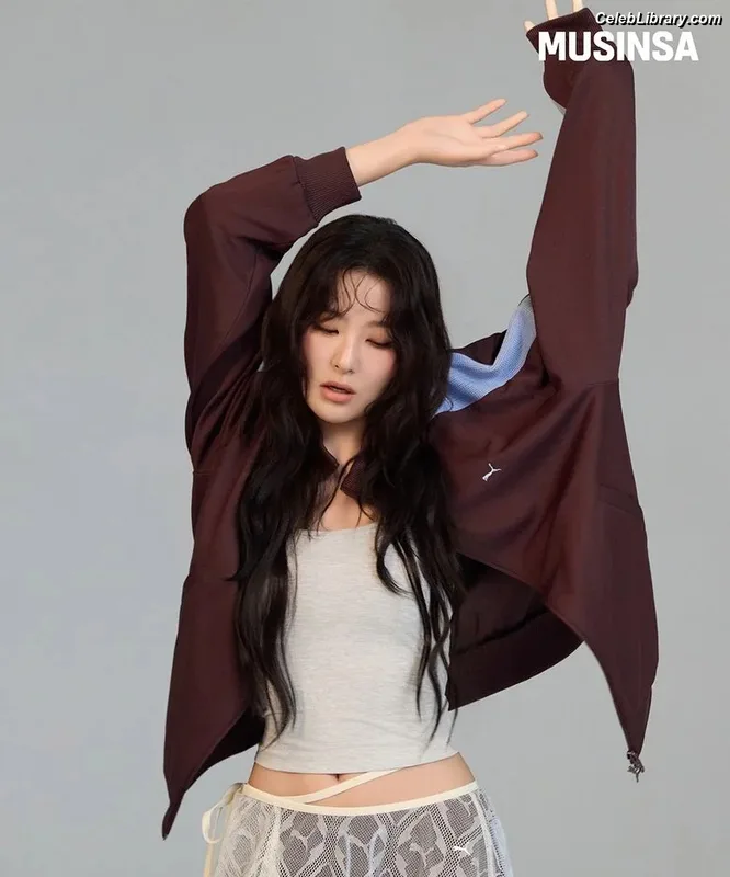 Seulgi (Red Velvet) photo 11 of 24