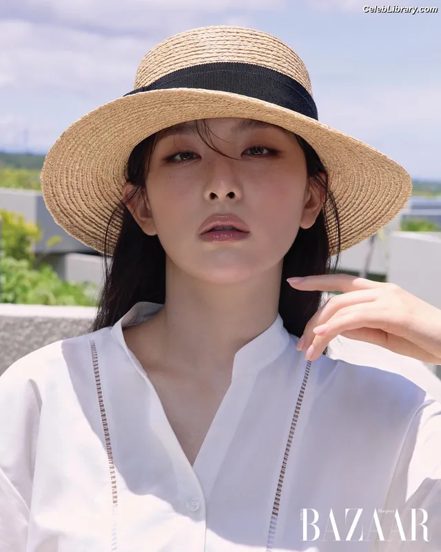 Seulgi (Red Velvet) photo 12 of 24