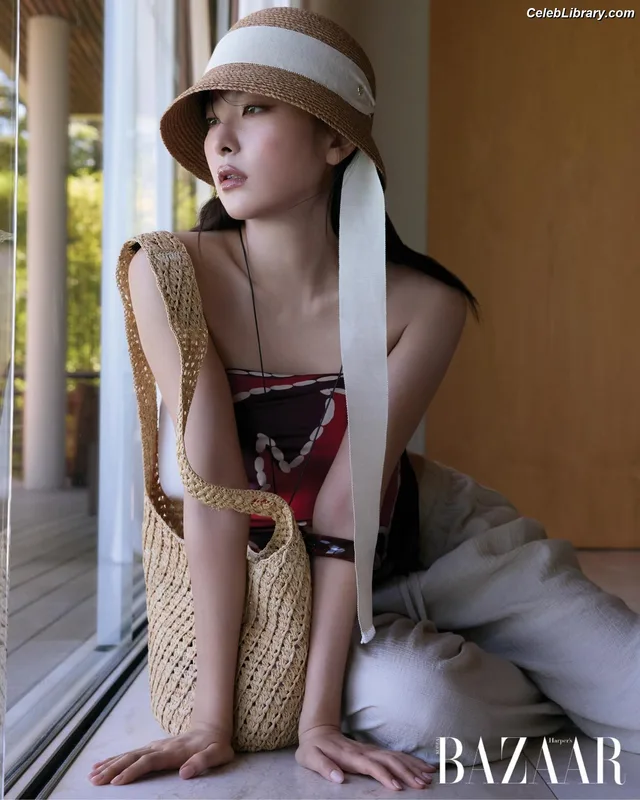 Seulgi (Red Velvet) photo 14 of 24