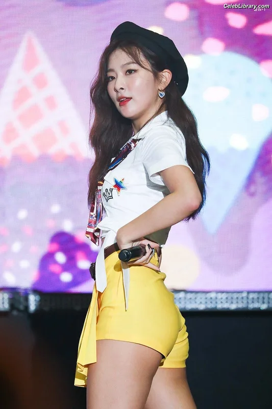 Seulgi (Red Velvet) photo 22 of 24