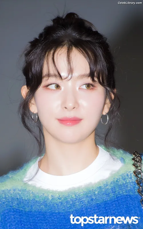 Seulgi (Red Velvet) photo 23 of 24