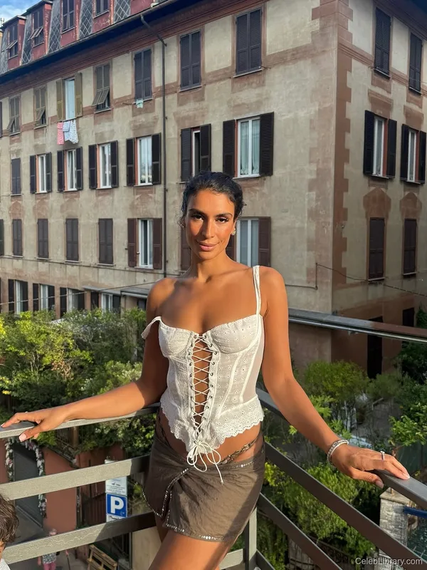 Sevdaliza photo 8 of 210