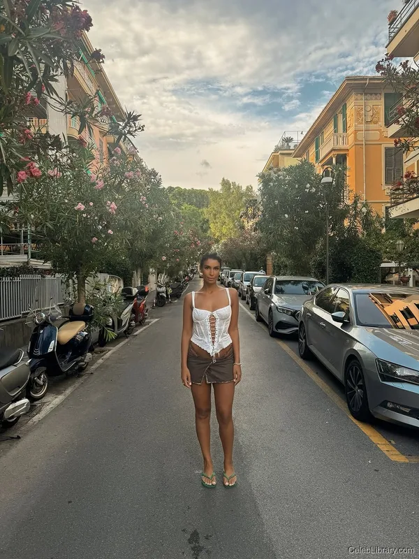 Sevdaliza photo 11 of 210