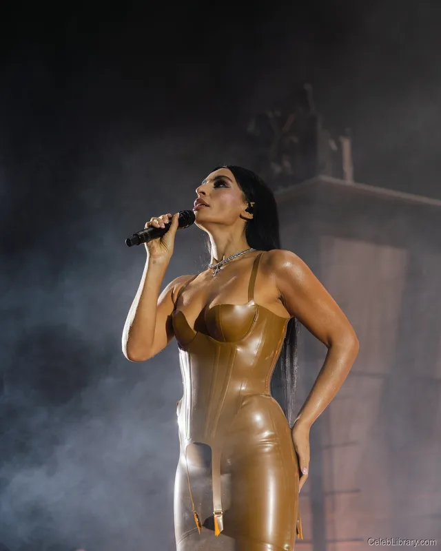 Sevdaliza photo 3 of 210