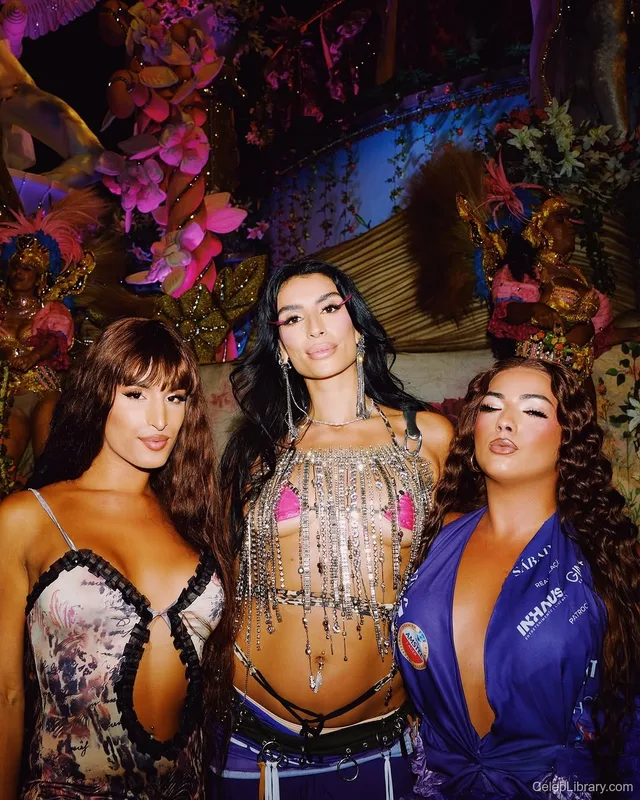 Sevdaliza photo 1 of 210