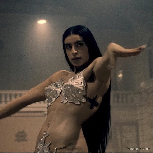Sevdaliza photo 14 of 210