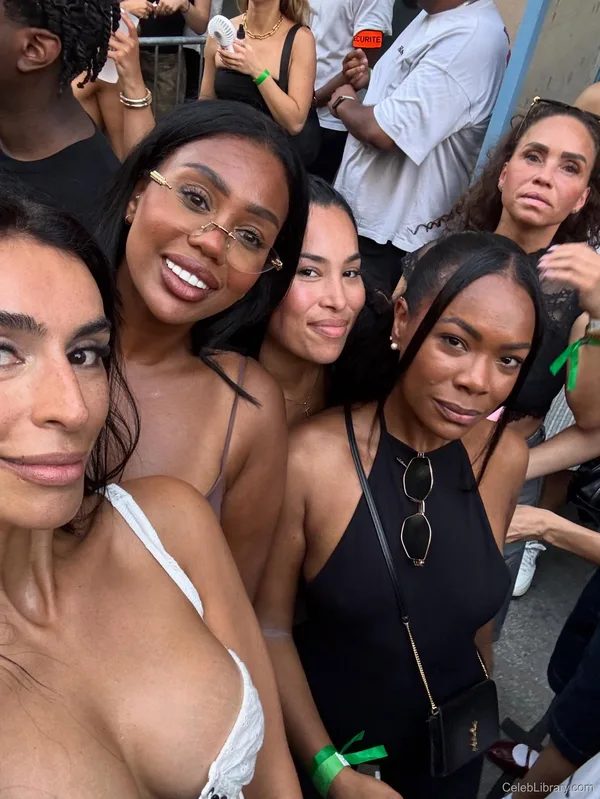 Sevdaliza photo 2 of 210