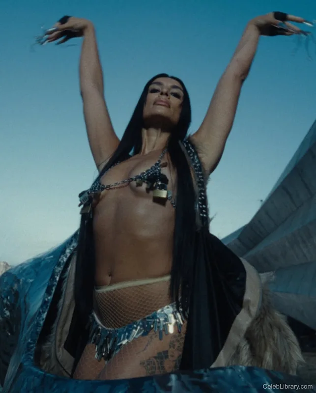 Sevdaliza photo 11 of 210