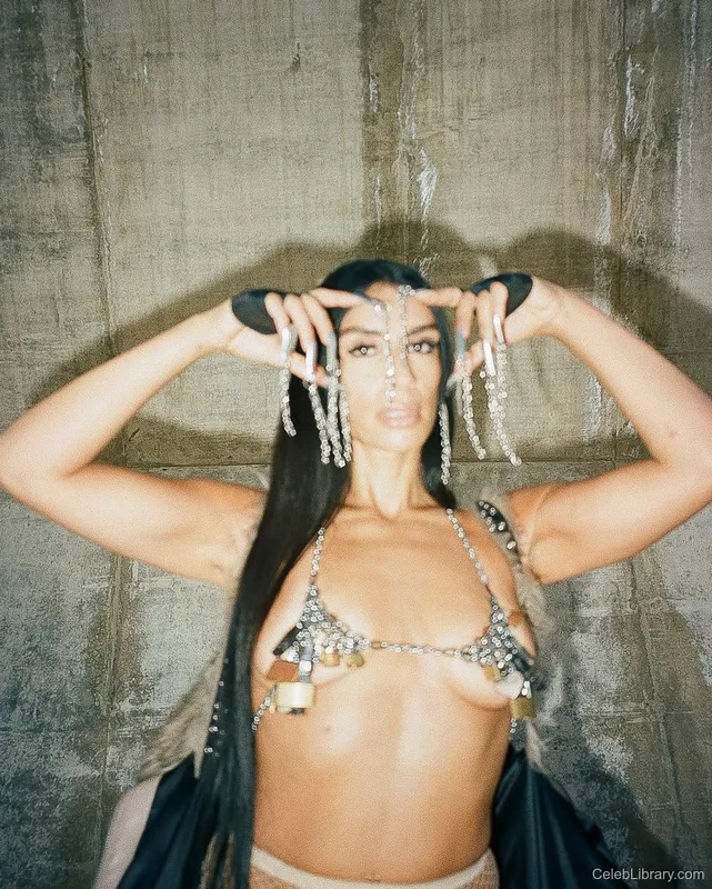 Sevdaliza photo 3 of 210