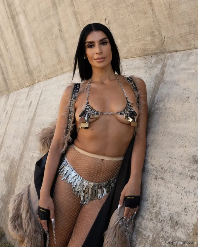 Sevdaliza photo 7 of 210
