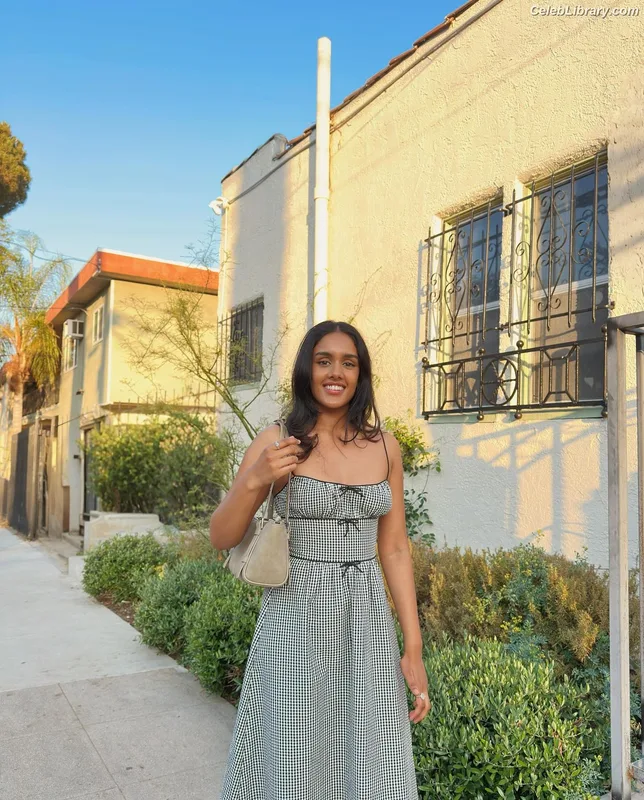 Shabana Azeez photo 12 of 82