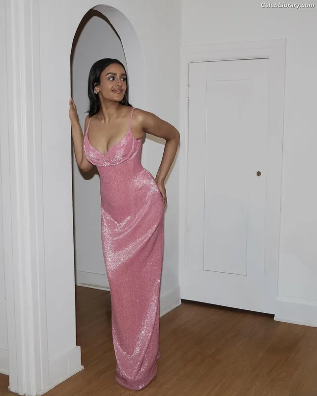 Shabana Azeez photo 7 of 82