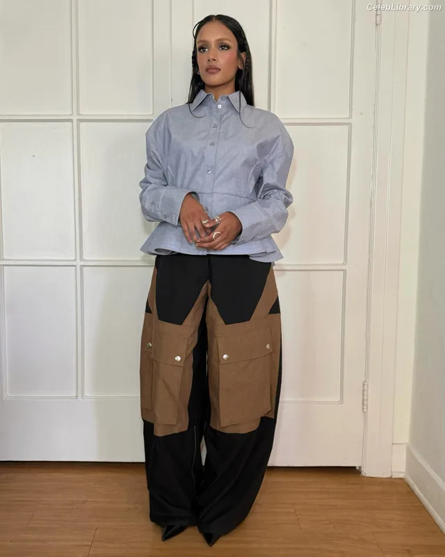 Shabana Azeez photo 1 of 82