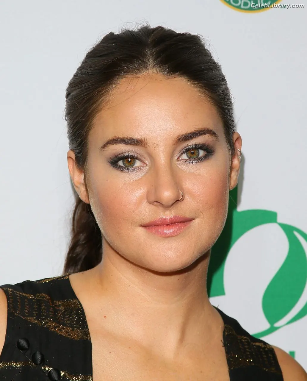 Shailene Woodley photo 5 of 1040