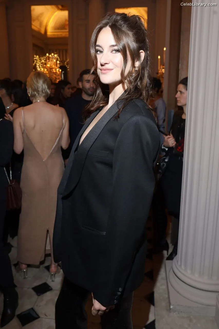 Shailene Woodley photo 20 of 1040