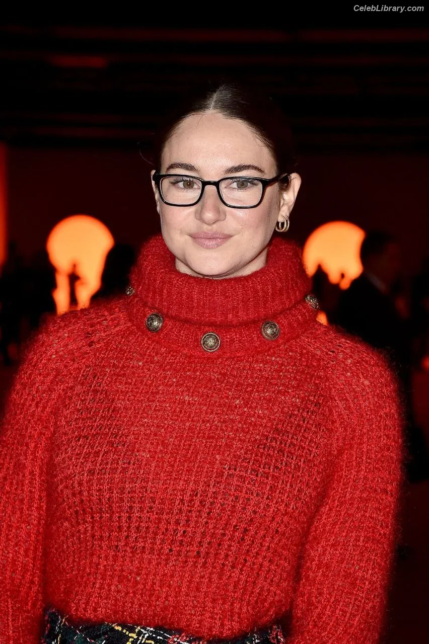 Shailene Woodley photo 23 of 1040