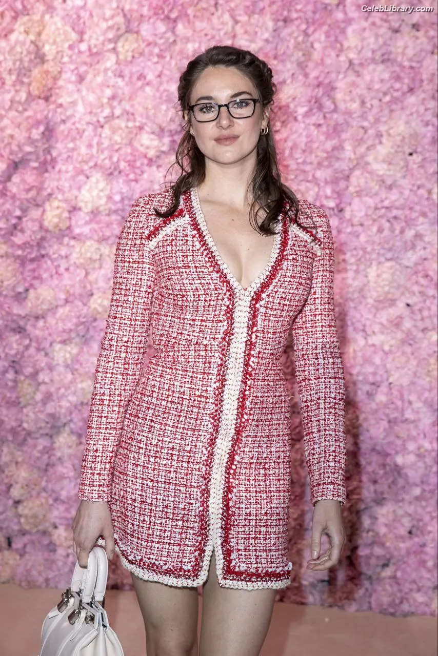 Shailene Woodley photo 16 of 1040