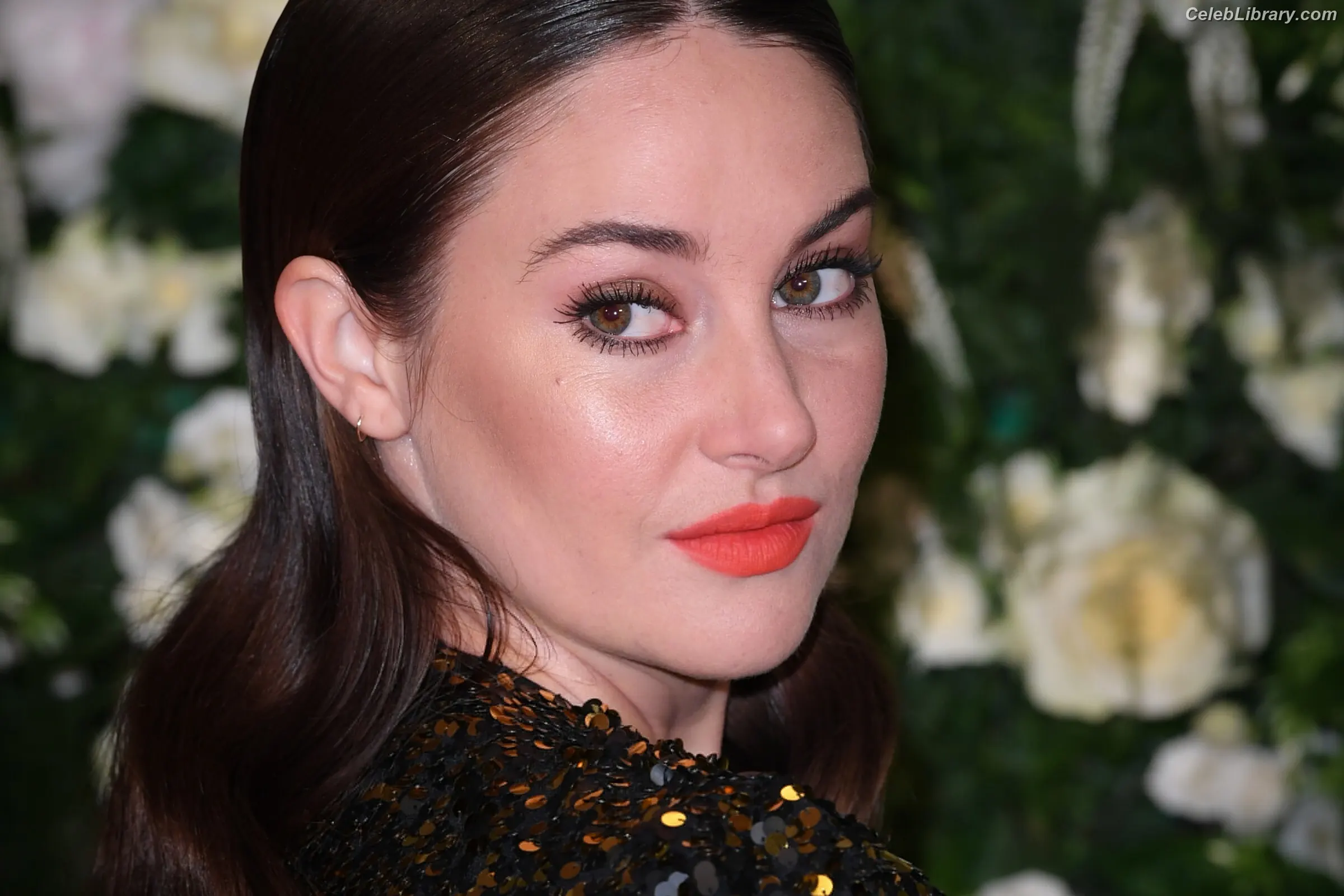 Shailene Woodley photo 24 of 1040