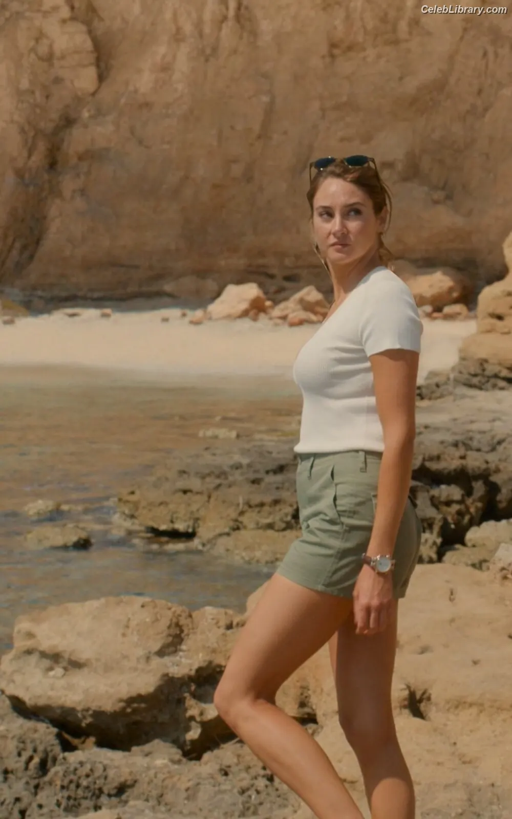 Shailene Woodley photo 23 of 1040