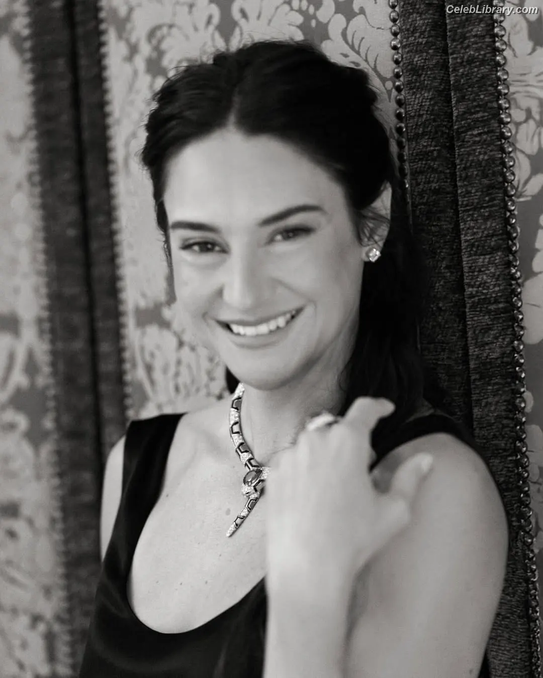 Shailene Woodley photo 24 of 1040