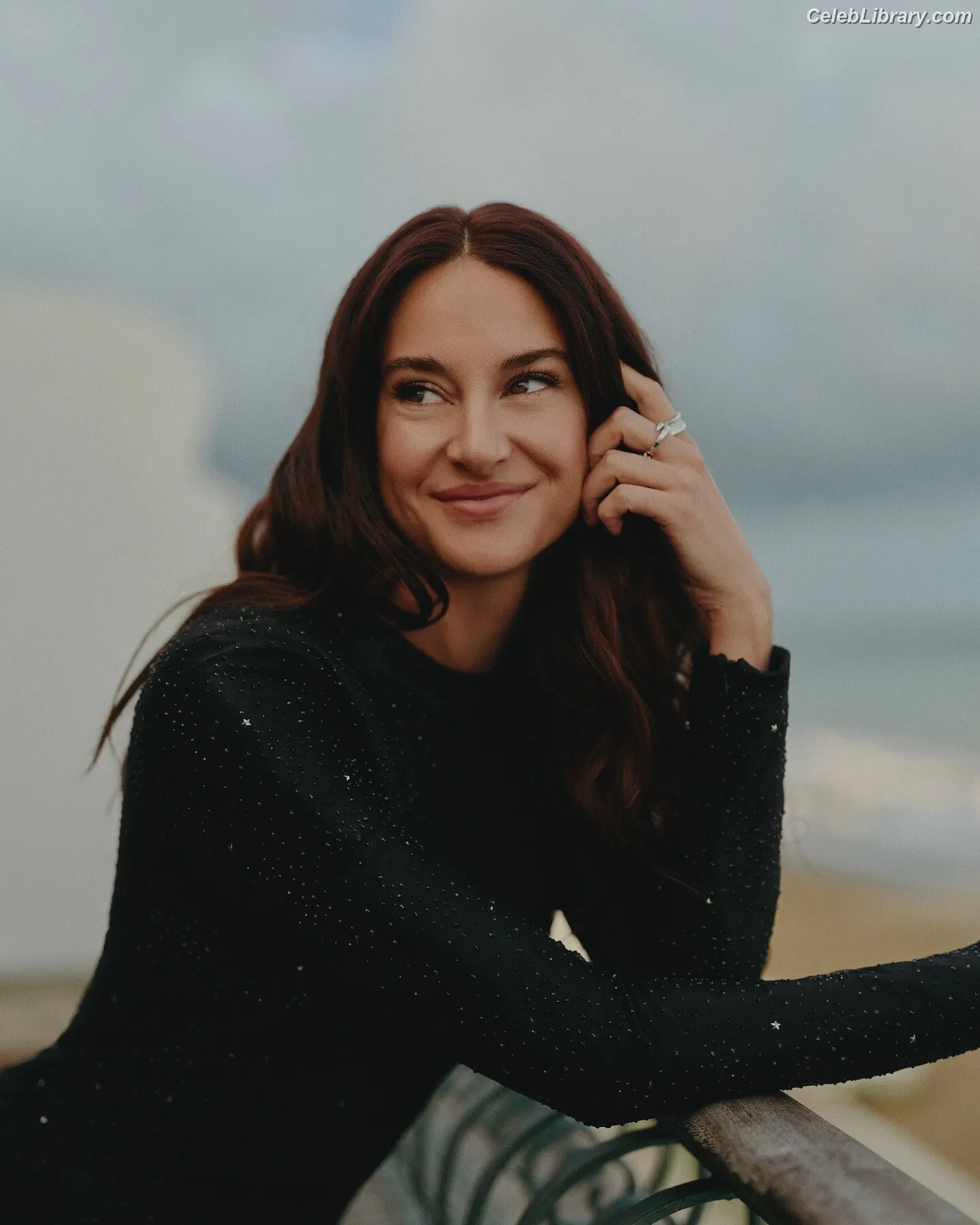 Shailene Woodley photo 11 of 1040