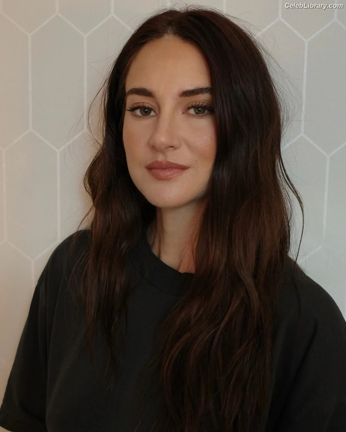 Shailene Woodley photo 22 of 1040