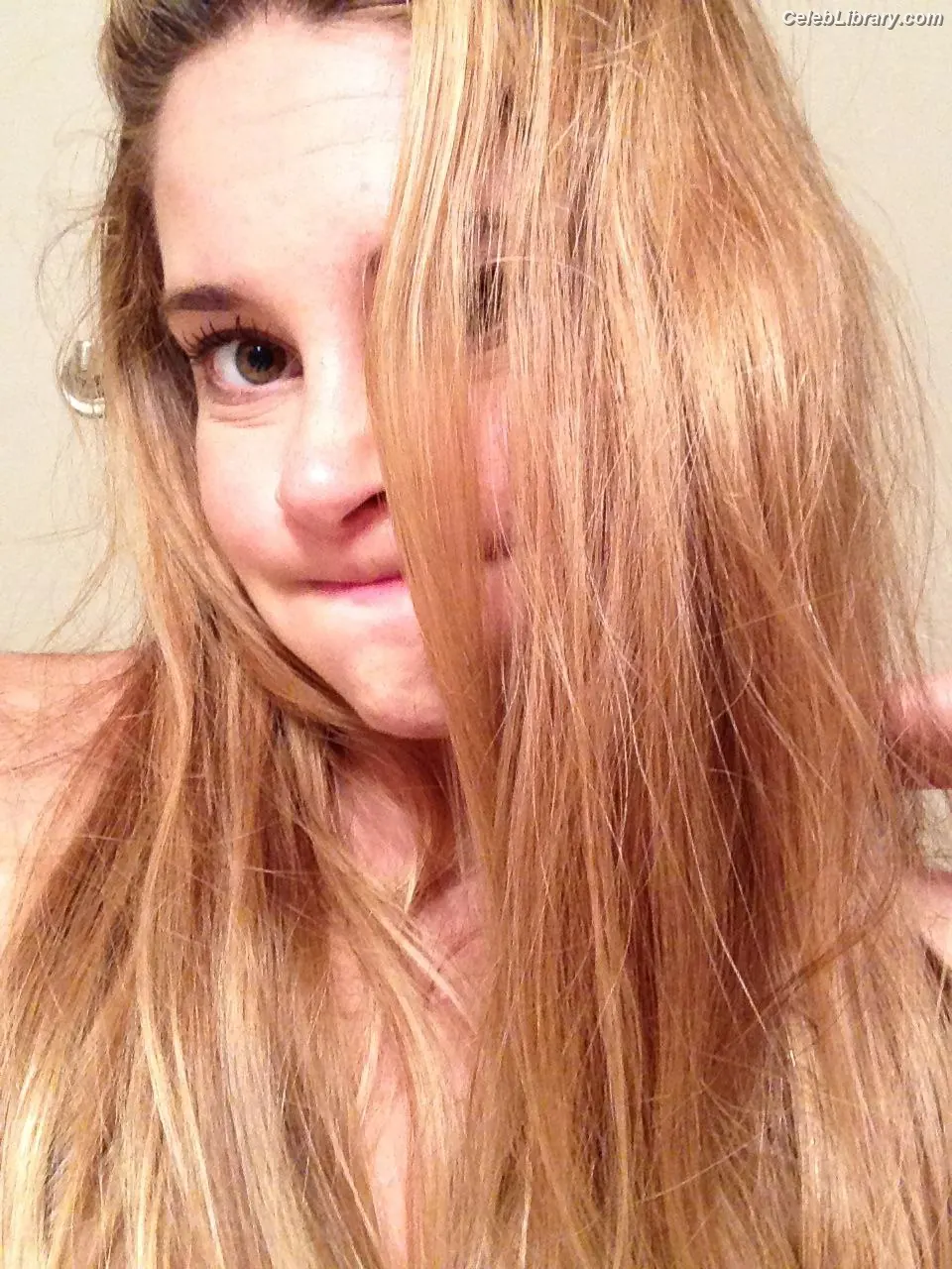 Shailene Woodley photo 12 of 1040