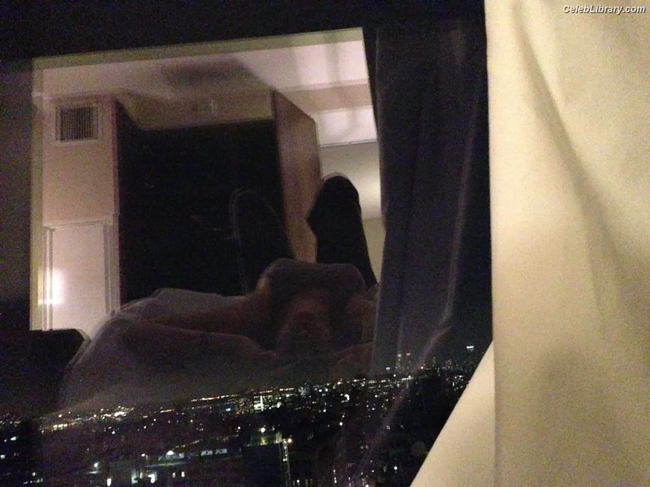 Shailene Woodley photo 15 of 1040