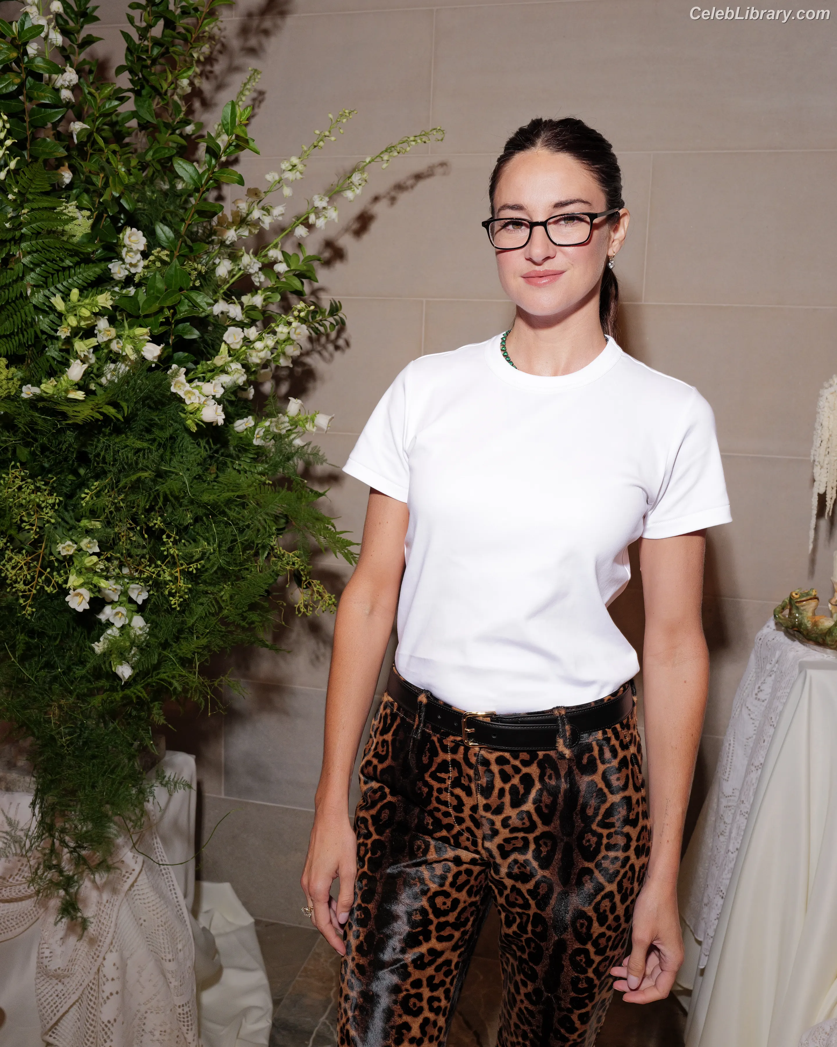 Shailene Woodley photo 13 of 1040