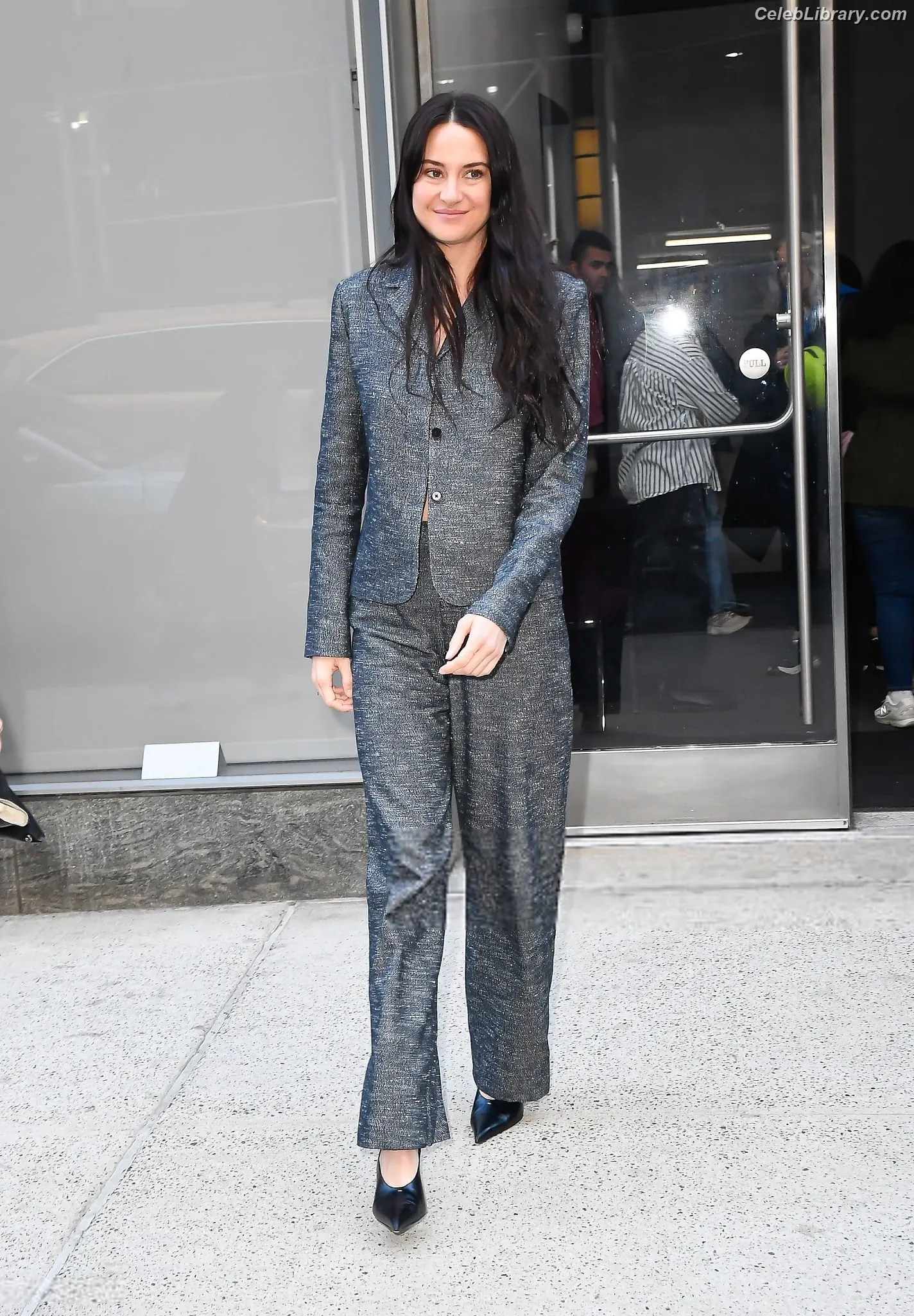 Shailene Woodley photo 21 of 1040
