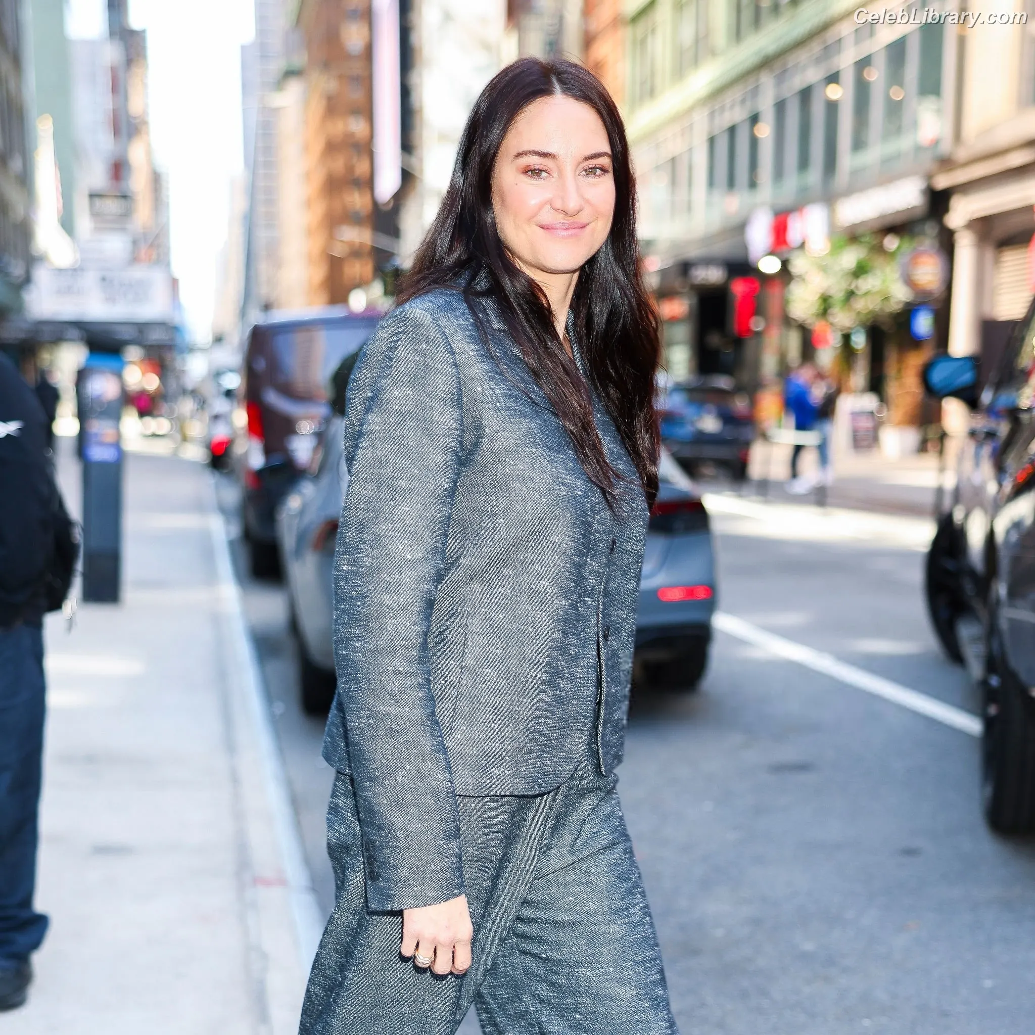 Shailene Woodley photo 23 of 1040