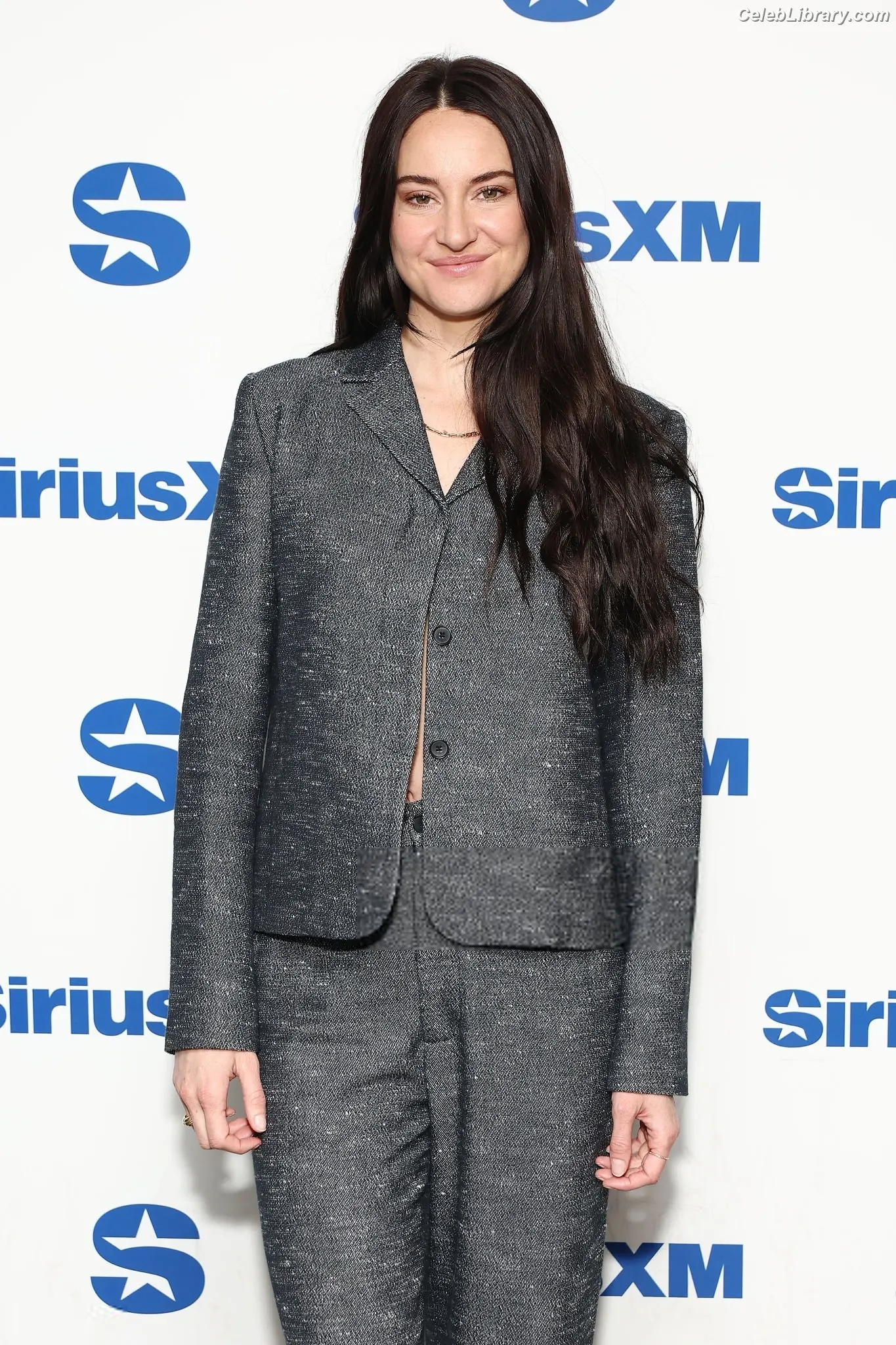Shailene Woodley photo 11 of 1040