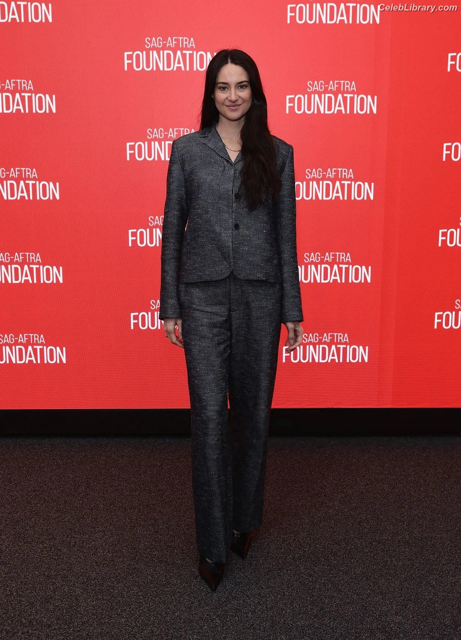 Shailene Woodley photo 21 of 1040