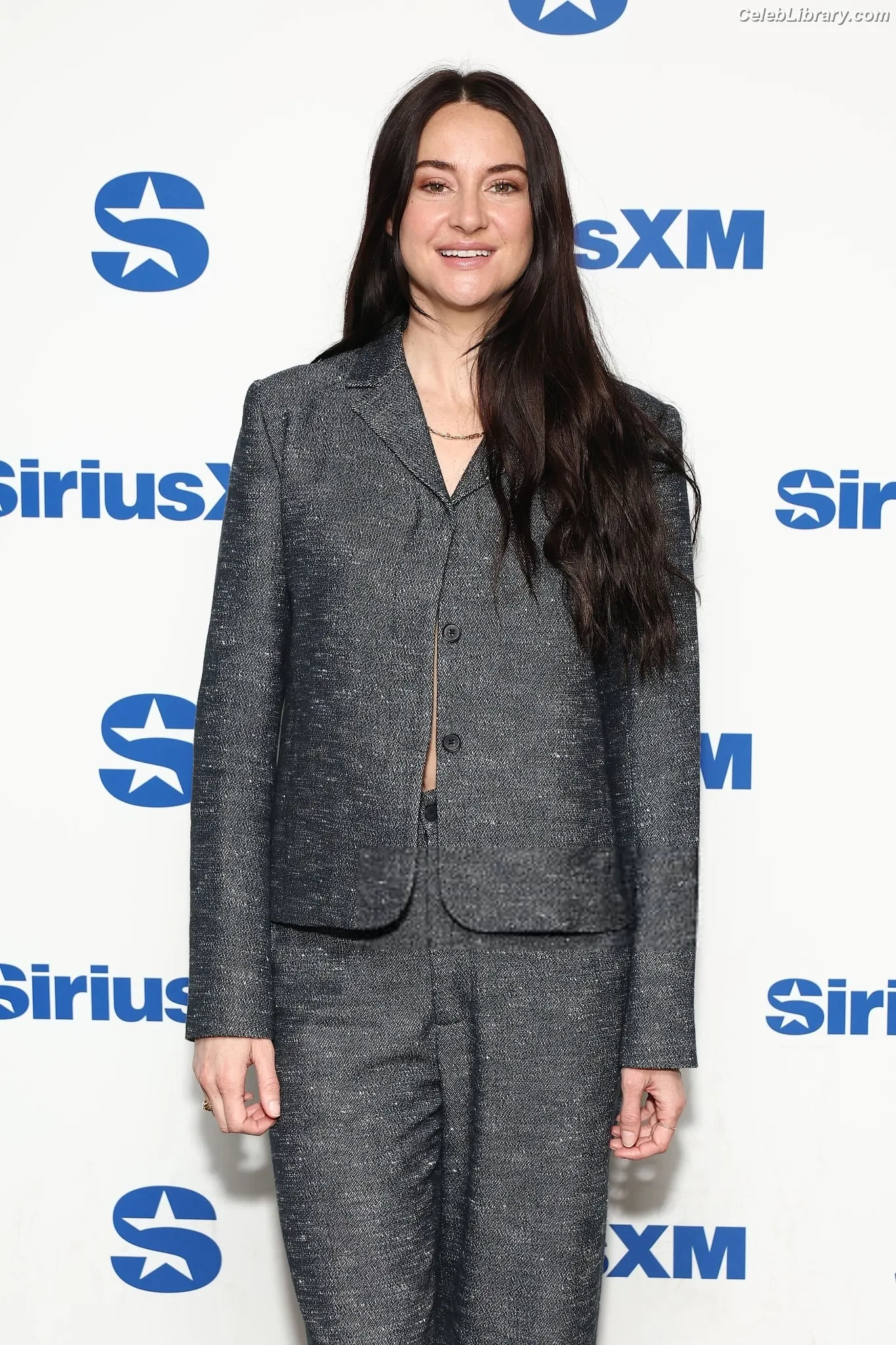 Shailene Woodley photo 24 of 1040