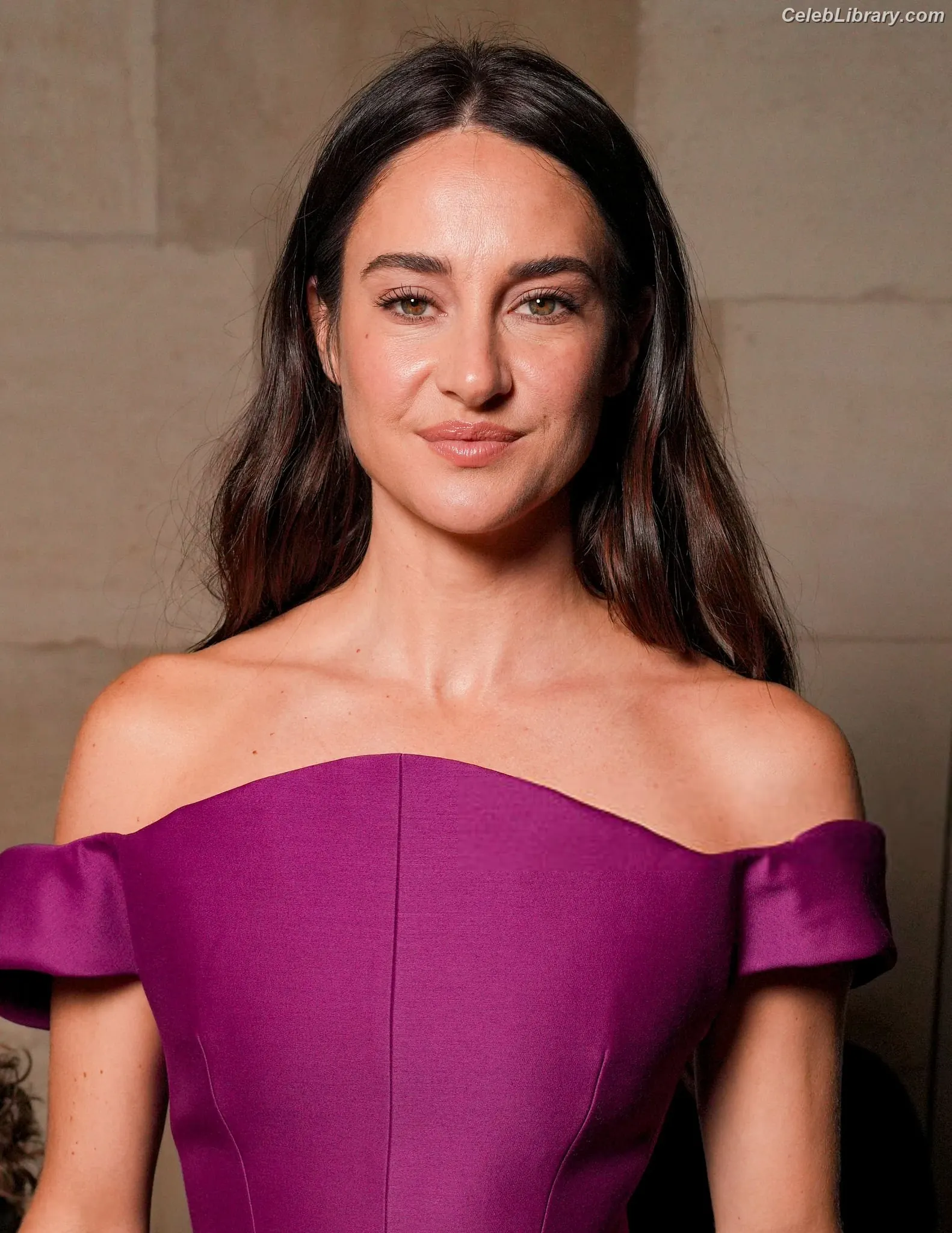 Shailene Woodley photo 13 of 1040