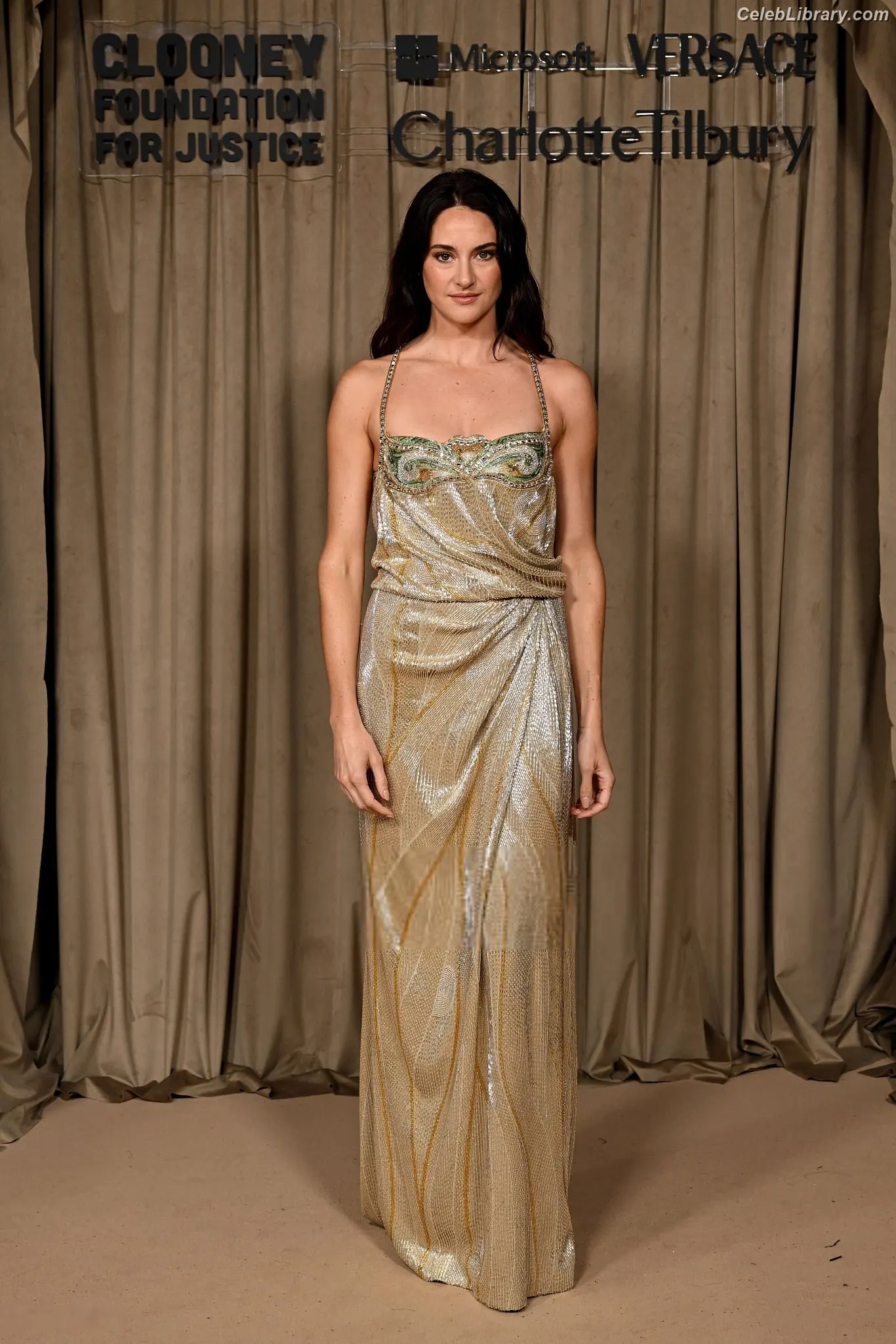 Shailene Woodley photo 12 of 1040